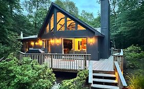 Luxe Lake Harmony Home, Game Room, Firepit, Deck